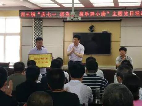 高總領(lǐng)獎(jiǎng).jpg 高總領(lǐng)獎(jiǎng).jpg